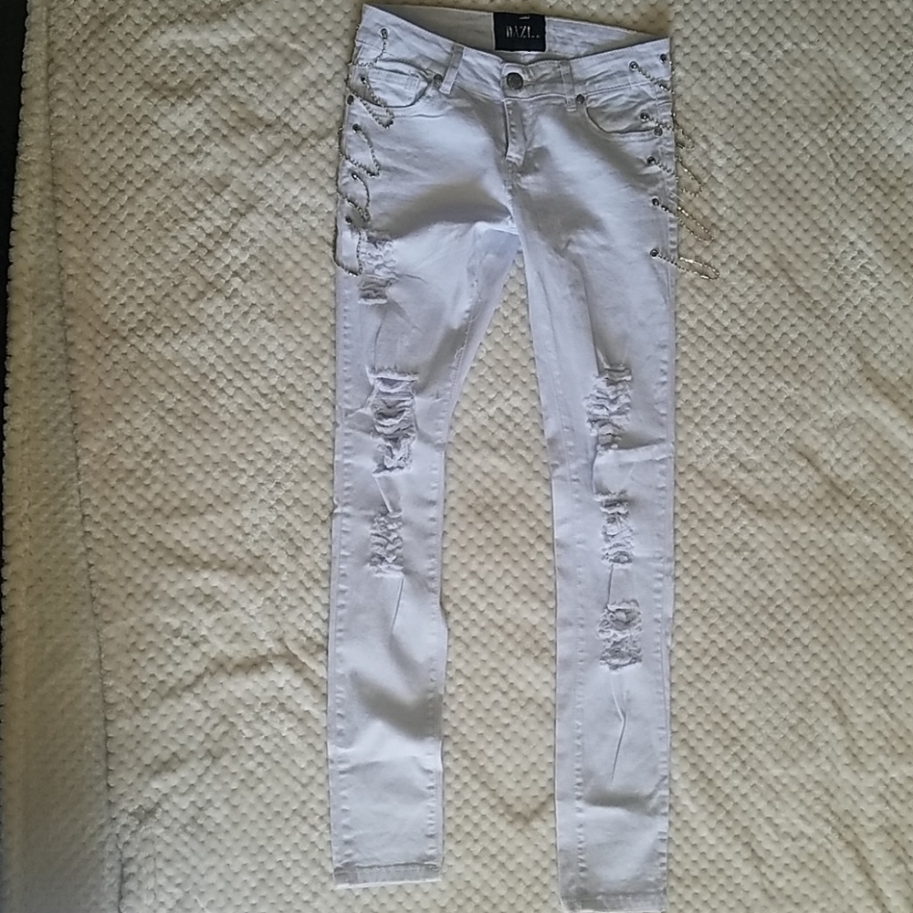 NWOT DAZL • White Distressed Jeans